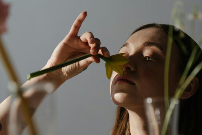 5 efeitos terapêuticos do aroma herbal no corpo e mente